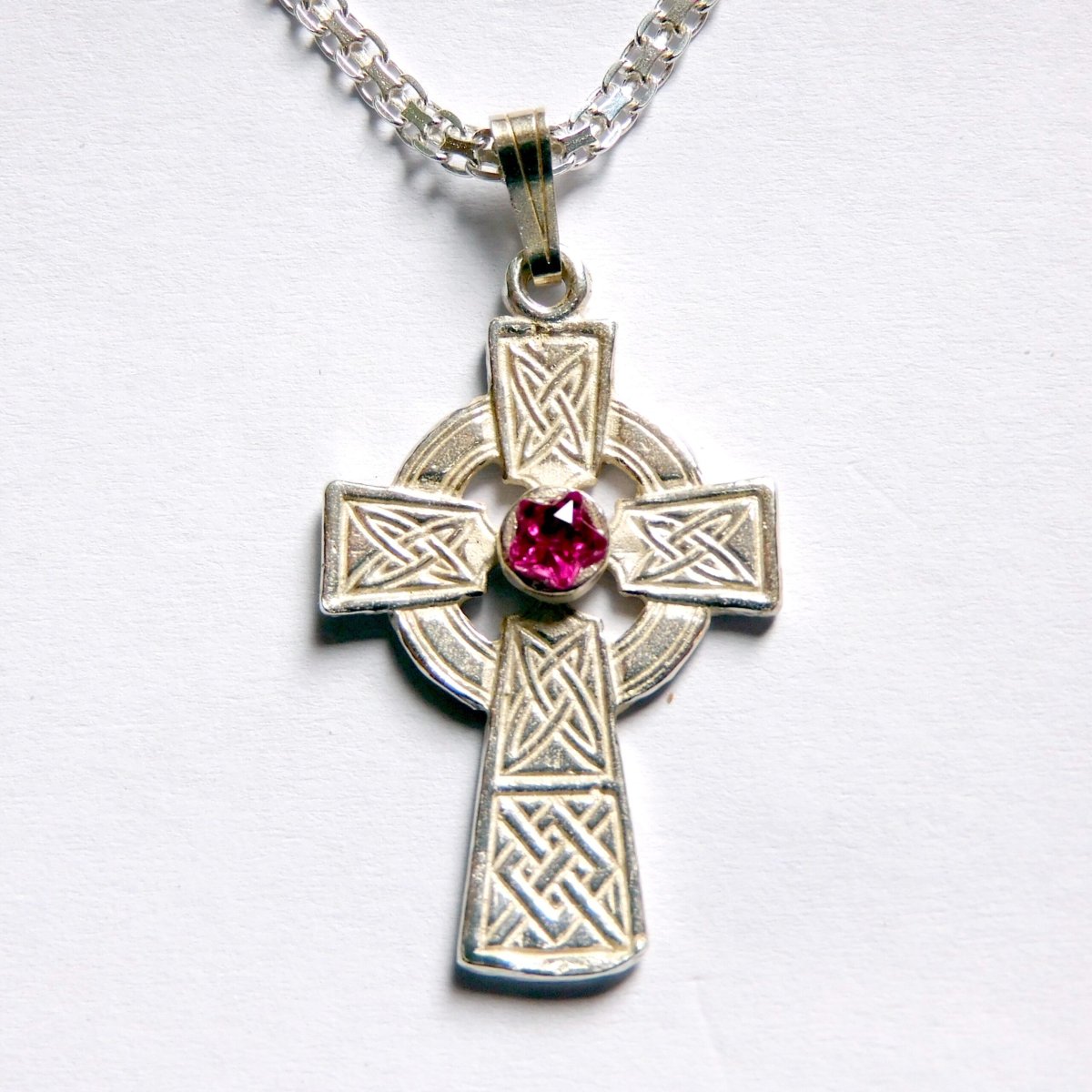 Keltisch kruis – echt zilver – rode ster robijn – verstelbaar 925 zilver collier –