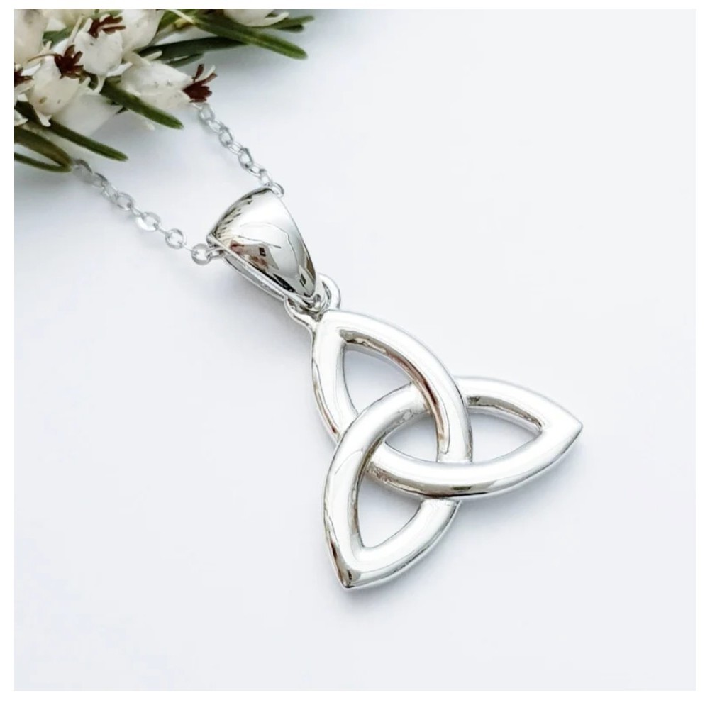 Keltische Triquetra – hanger van zilver in 2 maten  + collier 45 cm