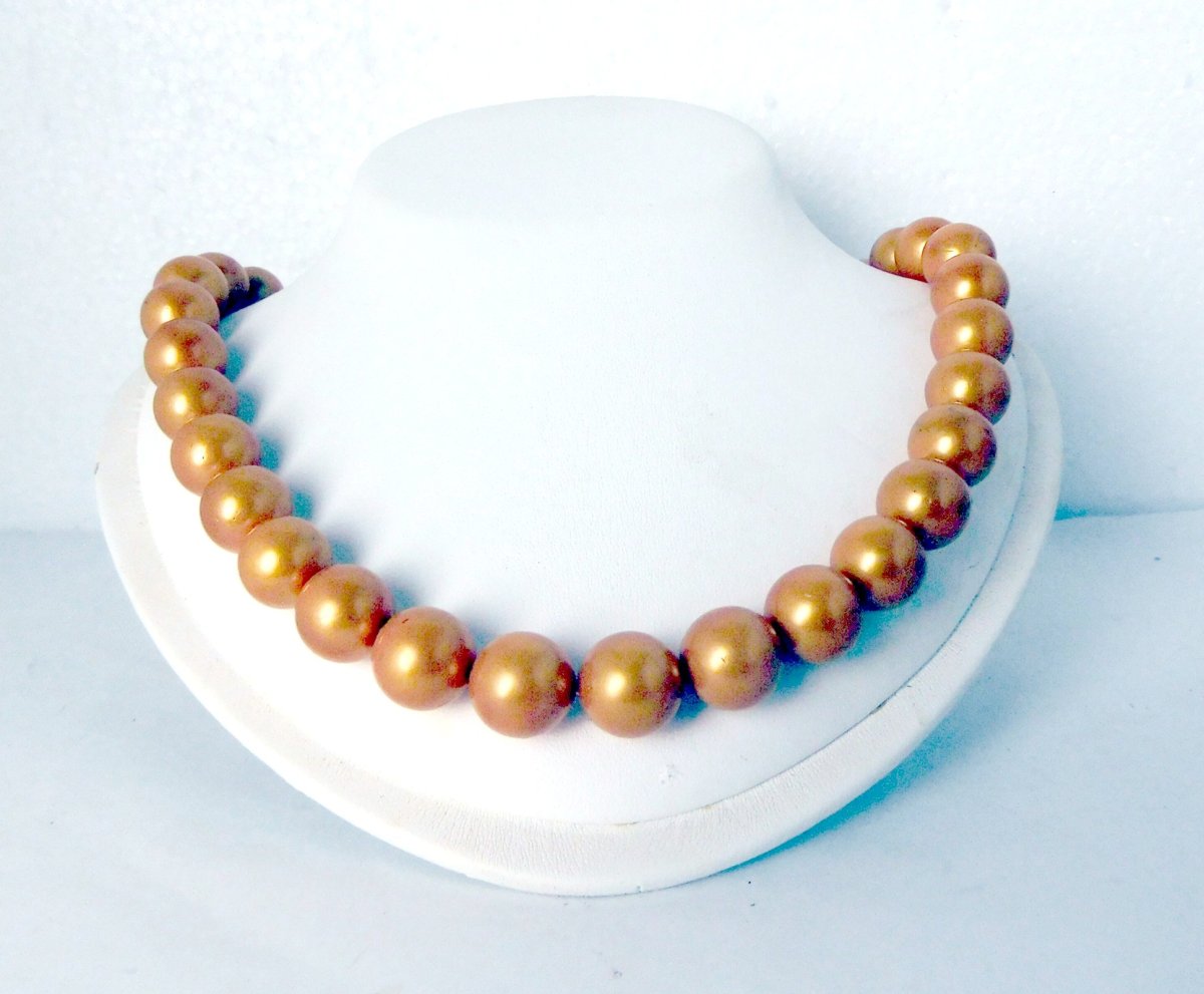 Shell based – Gouden parelsnoer – lang 42 cm – 12 mm breed – goldplated zilver slot –