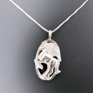 Pegasus Hanger – Het Gevleugelde Paard – 925 Sterling Zilver – maat 30 x 16 mm – Zilver collier van 45 cm