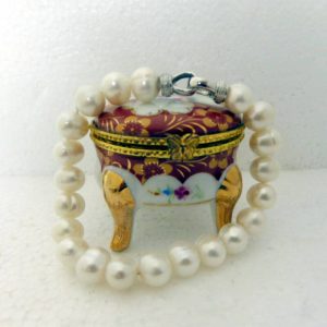 Bijzondere armband met grote barok parels en speciaal slot — in 3 maten –