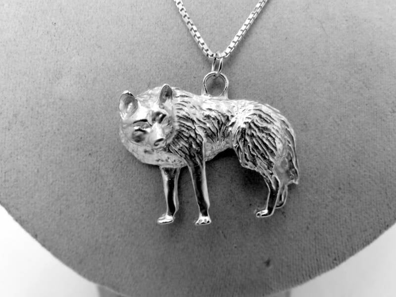 Grote zilveren wolf hanger van de Veluwe