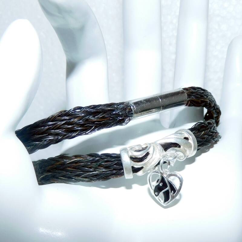 Collier van paardenhaar – zilveren slider en bedel – magneetsluiting – kan ook als armband