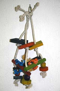 17730 Parkietenspeelgoed  Pyramid on Rope