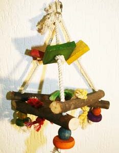 17735 papegaai en parkietenspeelgoed Pyramid on Rope