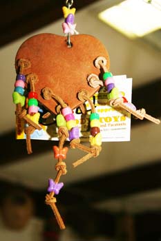 17854 Parkietenspeelgoed Leather Heart